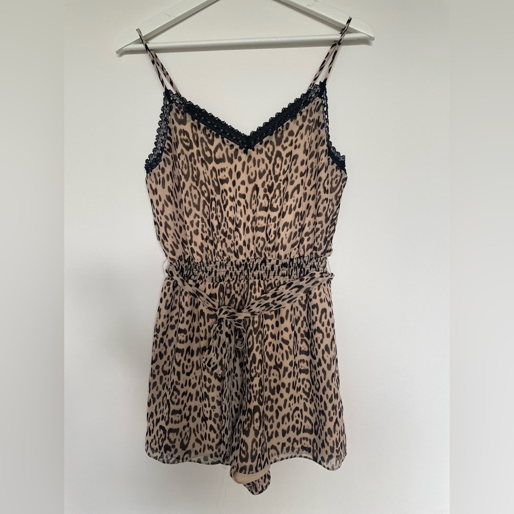 Guess jumpsuit short with adjustable straps